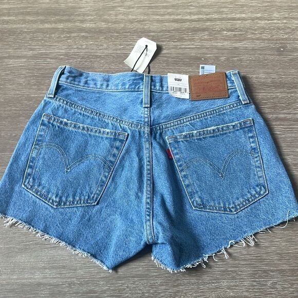 Levi 501 ORIGINAL FIT HIGH RISE WOMEN  No Referee Short Medium Wash
Low stretch - Picture 8 of 9